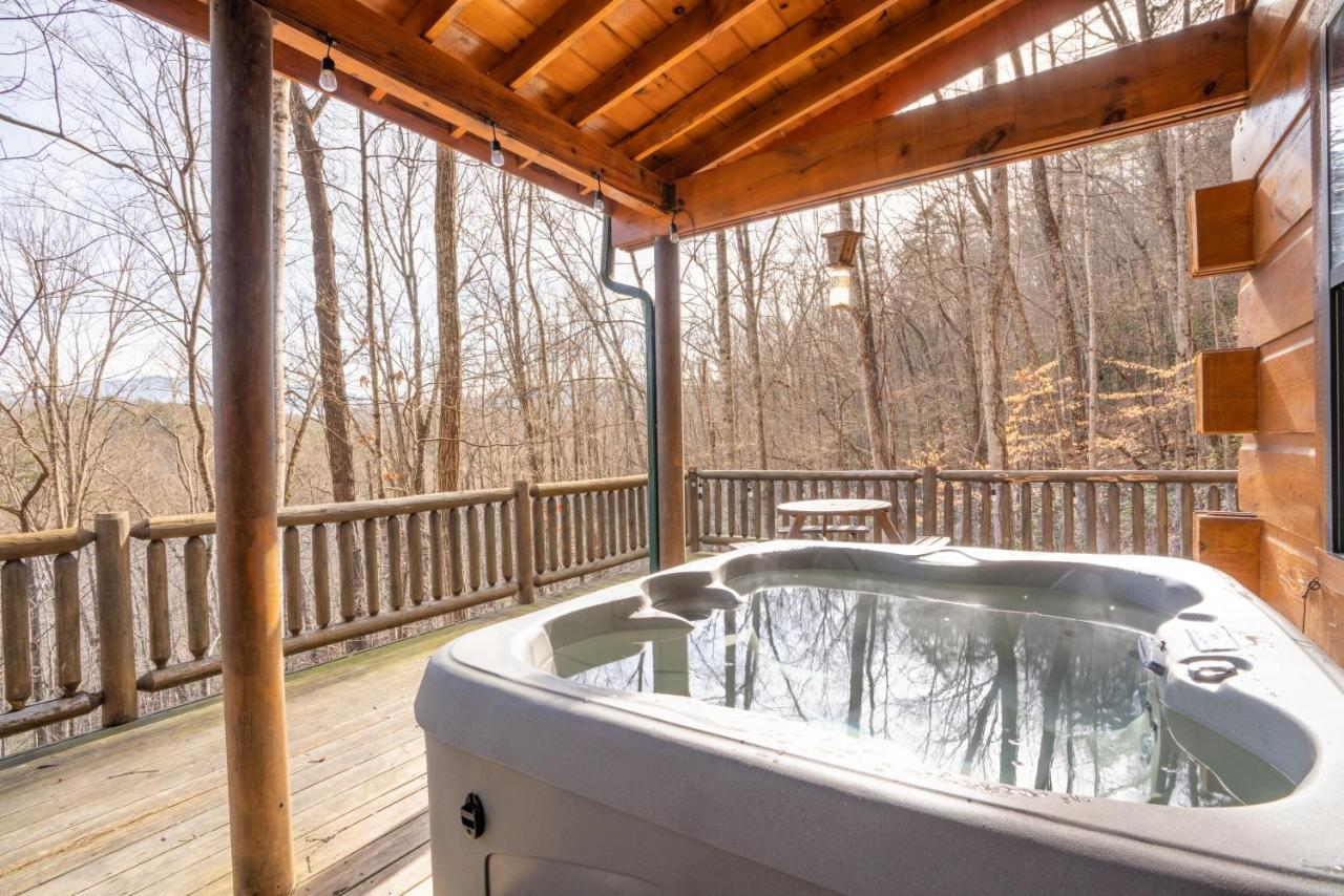 Moonshine Ridge Cabin With Hot Tub And Fire Pit Pigeon Forge Bagian luar foto