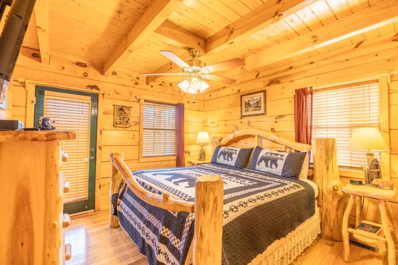 Moonshine Ridge Cabin With Hot Tub And Fire Pit Pigeon Forge Bagian luar foto