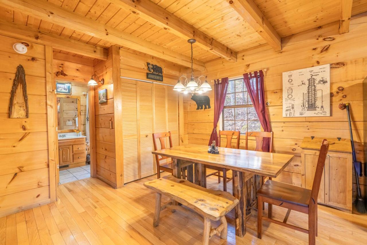Moonshine Ridge Cabin With Hot Tub And Fire Pit Pigeon Forge Bagian luar foto