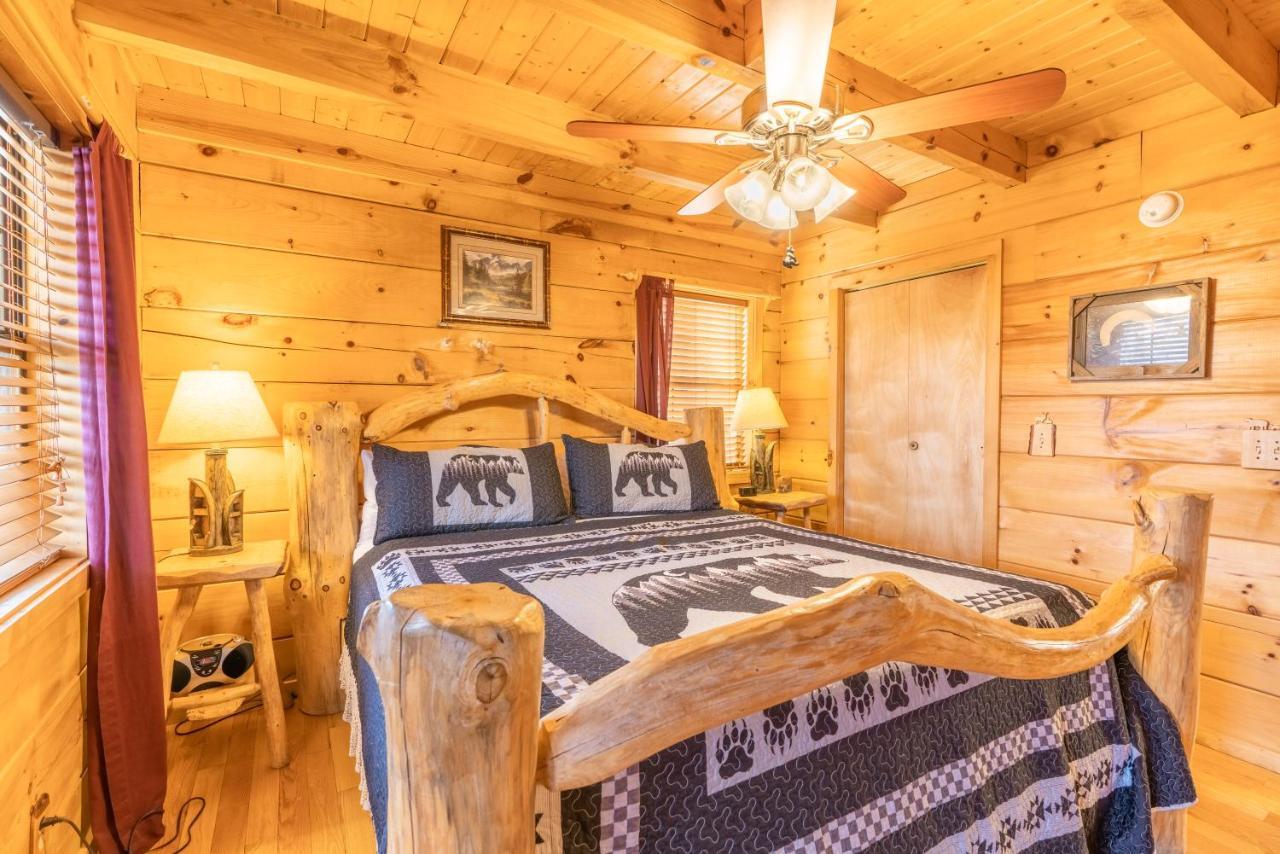 Moonshine Ridge Cabin With Hot Tub And Fire Pit Pigeon Forge Bagian luar foto