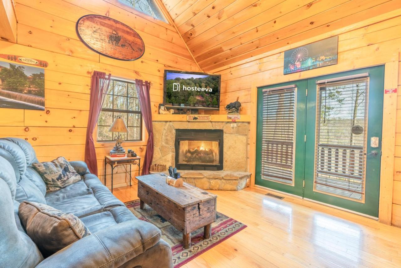 Moonshine Ridge Cabin With Hot Tub And Fire Pit Pigeon Forge Bagian luar foto