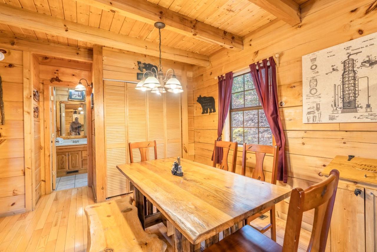 Moonshine Ridge Cabin With Hot Tub And Fire Pit Pigeon Forge Bagian luar foto