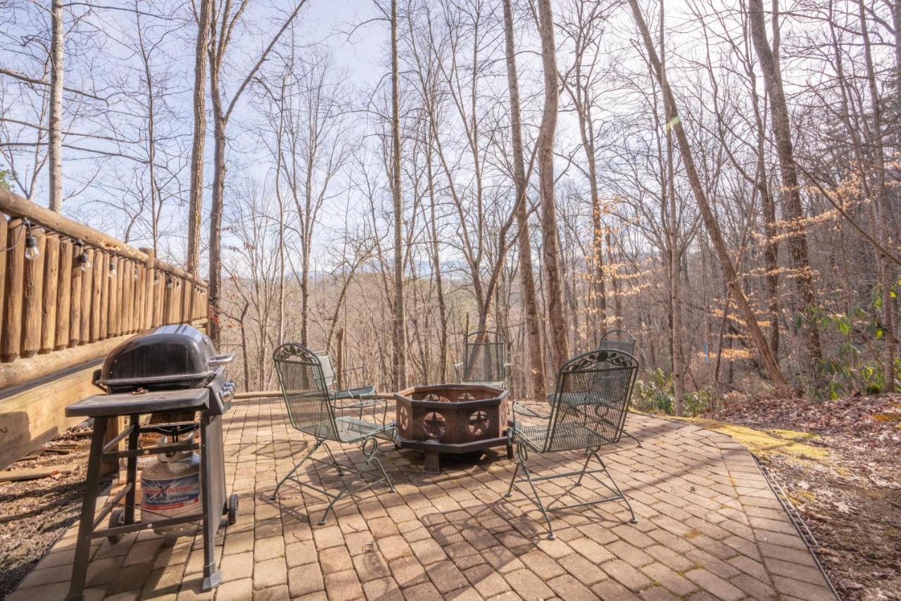 Moonshine Ridge Cabin With Hot Tub And Fire Pit Pigeon Forge Bagian luar foto
