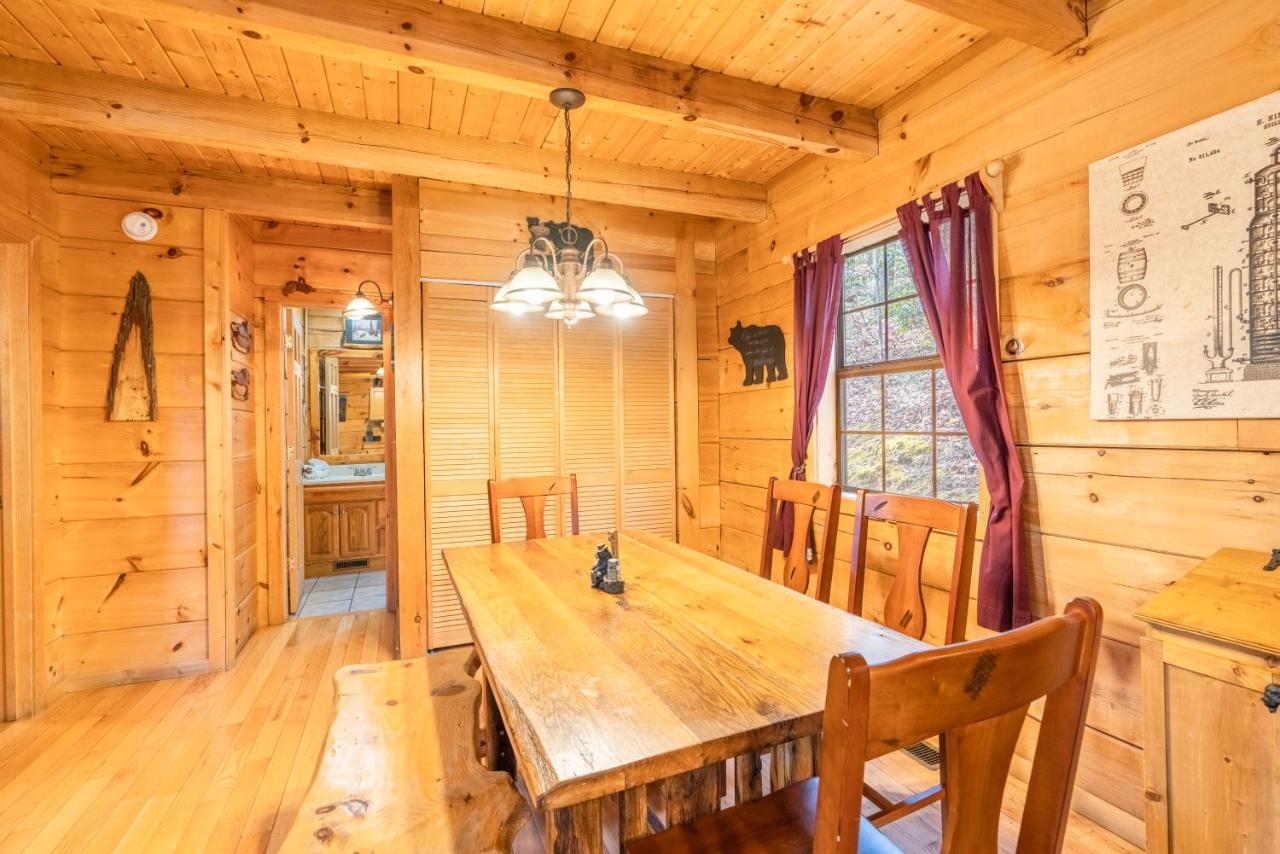 Moonshine Ridge Cabin With Hot Tub And Fire Pit Pigeon Forge Bagian luar foto