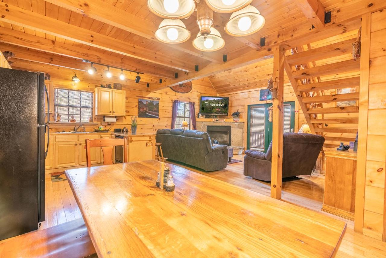 Moonshine Ridge Cabin With Hot Tub And Fire Pit Pigeon Forge Bagian luar foto