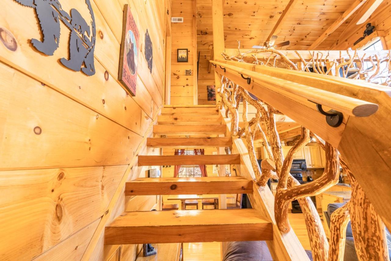 Moonshine Ridge Cabin With Hot Tub And Fire Pit Pigeon Forge Bagian luar foto