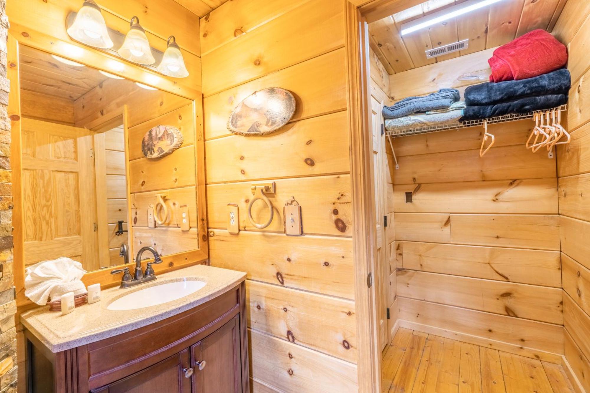 Moonshine Ridge Cabin With Hot Tub And Fire Pit Pigeon Forge Bagian luar foto