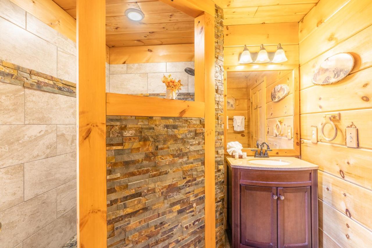 Moonshine Ridge Cabin With Hot Tub And Fire Pit Pigeon Forge Bagian luar foto